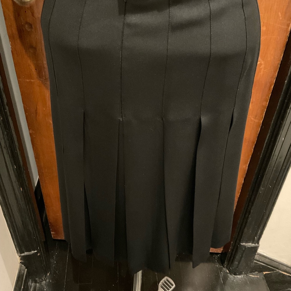 BLACK CHANEL SILK PLEATED MIDI DRESS WITH CHANEL BUTTONS DOWN THE BACK LBD SZ 8 - Picture 8 of 9